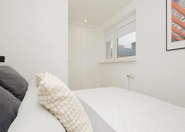 Heart Of Warsaw Apartment Metro Swietokrzyska By Noclegi Renters