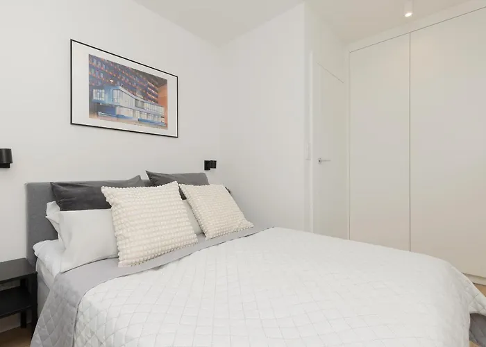 Heart Of Warsaw Apartment Metro Swietokrzyska By Noclegi Renters