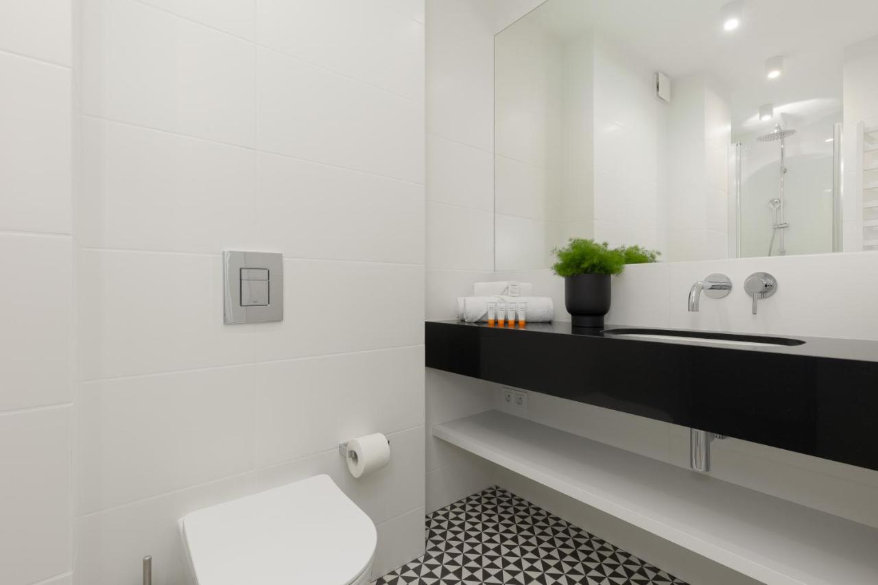 Heart Of Metro Swietokrzyska By Renters Apartament